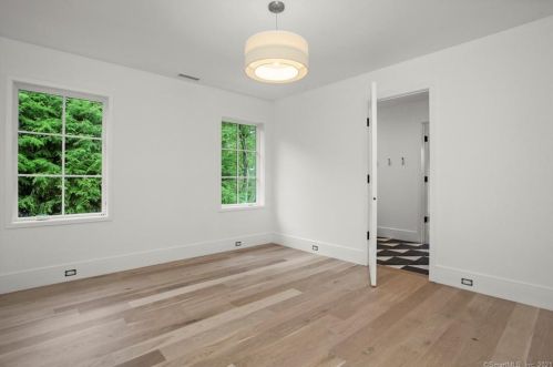 19 Overlook Dr, Greenwich CT 06830-6713 exterior