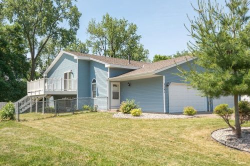 7181 17th St, Saint Paul, MN 55128-5406