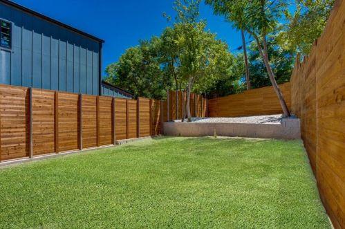 1218 Haines, Dallas TX 75208-4104 exterior