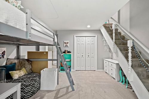 1521 Candlewood Dr, Pittsburgh PA  15241-2909 exterior