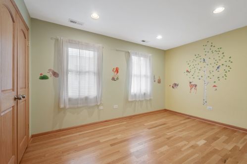 2712 Bryn Mawr Ave, Chicago IL 60659-4414 exterior