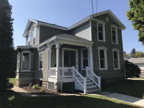 815 Saint Clair St, Manitowoc, WI 54220-3928