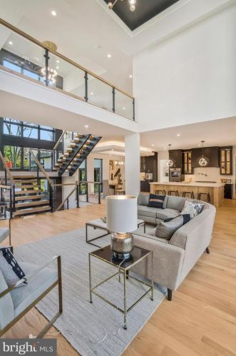 1520 Brookhaven Dr, Mc Lean VA  22101-4127 exterior