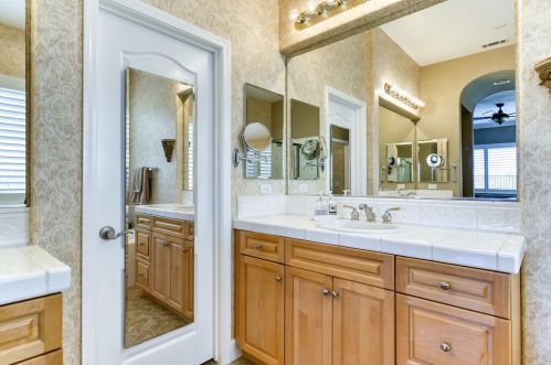 4054 Borders Dr, Folsom CA 95762-5415 exterior