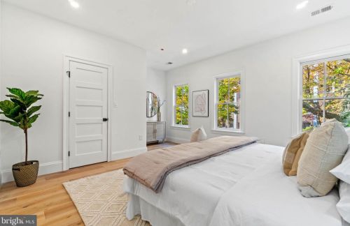 17 9th St, Washington DC  20003-1333 exterior