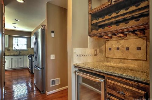 31 Lookout Hl Rd, Milford CT 06461-1878 exterior