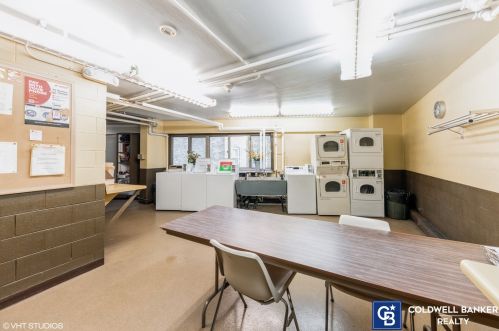 1919 Summit Ave, Milwaukee WI 53202-1301 exterior