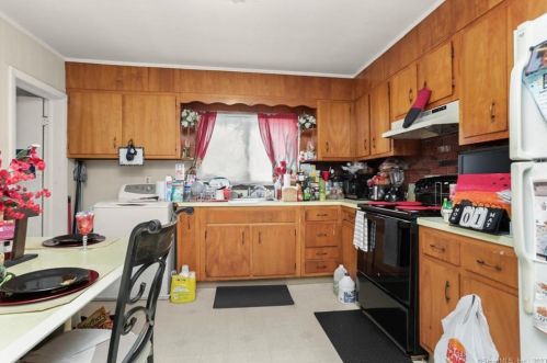 47 Gilbert St, Derby CT 06418-2015 exterior