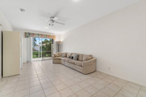 9627 Cres Vw Dr, Boynton Beach FL 33437-5929 exterior