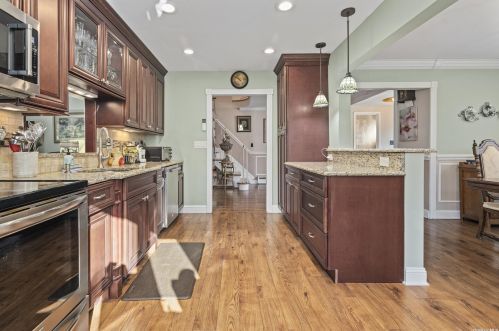 76 Grissom Way, Hauppauge NY 11788-4416 exterior