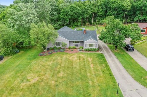 2376 Jenkinson Dr, Pittsburgh, PA 15237-6620