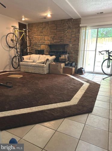 10904 Pebble Run Dr, Silver Spring MD 20902-3685 exterior