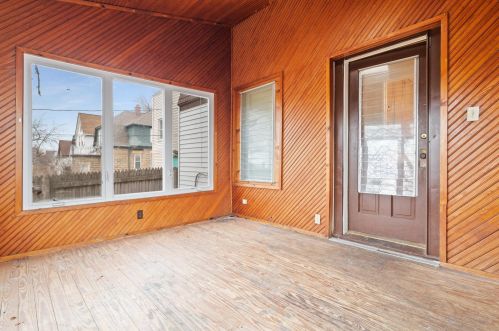 3253 Newhall St, Milwaukee WI 53211-3043 exterior