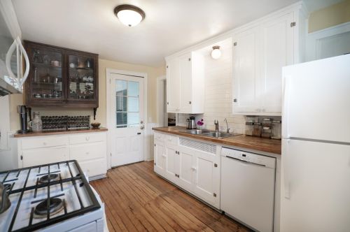 832 Elmwood St, Kalamazoo MI 49007-3236 exterior