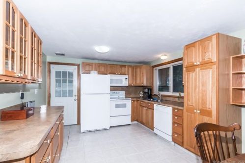 51 David St, Enfield CT 06082-5033 exterior