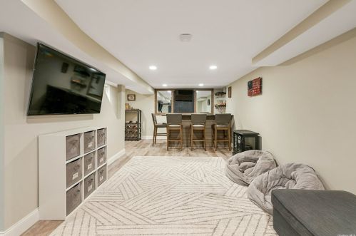 14 Laurel Ln, Commack NY 11725-4110 exterior