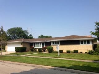 683 Edgewood Ave, Elmhurst, IL 60126-4613
