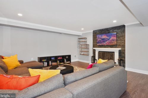 6651 Old Chesterbrook Rd, Mc Lean VA  22101-4661 exterior