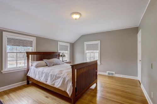 6405 Lk Dr, Milwaukee WI 53217-4229 exterior