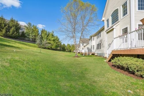 31 Baxter Ln, Town Center NJ 07052-1430 exterior