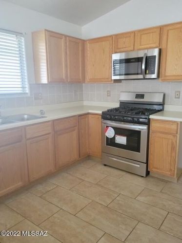 10211 Paseo Juan Tabo, Tucson AZ  85747-5260 exterior