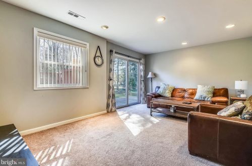 9104 Fls Chapel Way, Rockville MD 20854-2455 exterior