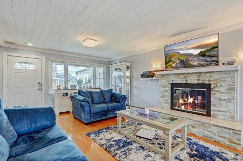 95 Midway St, Babylon NY  11702-4311 exterior