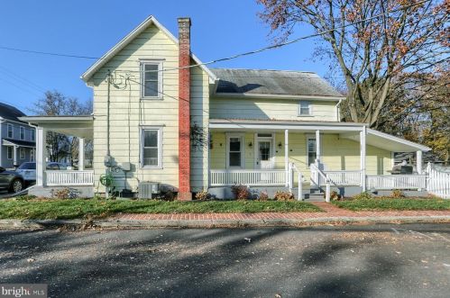 302 2nd St, Hummelstown PA  17036-1709 exterior