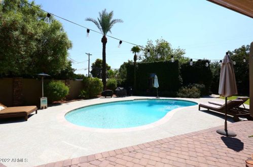 4451 Earll Dr, Phoenix AZ 85031-3821 exterior