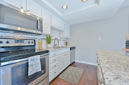 4095 Chastain Park Ct, Atlanta, GA 30342-3256