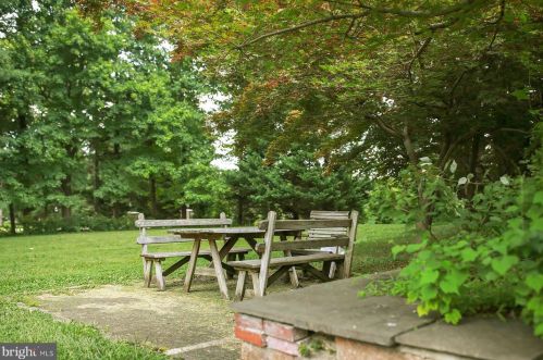 6826 Georgetown Pike, Mc Lean VA  22101-2147 exterior