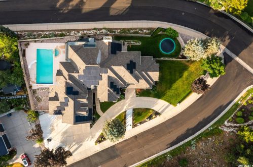 9093 Cyn Gate Cir, Sandy UT 84093-3807 exterior