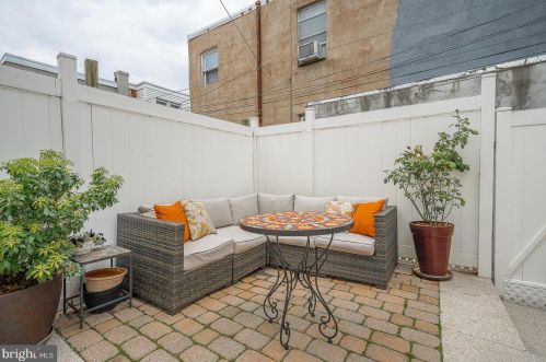 1505 Dickinson St, Philadelphia PA 19146-4830 exterior