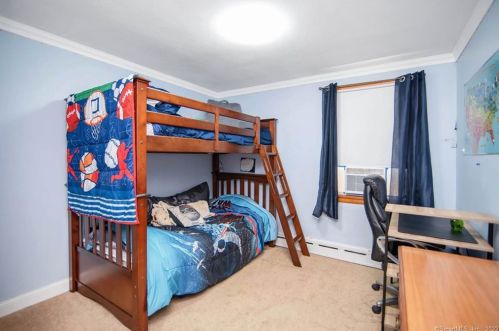 46 Spier Ave, Enfield CT 06082-4346 exterior