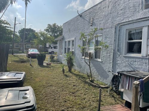 1109 Colonial Rd, Fort Pierce FL 34950-5068 exterior