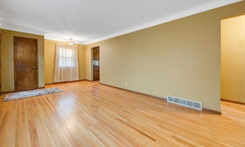 1606 Hazel St, Saint Paul MN 55119-4230 exterior