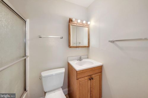 5537 Burnside Dr, Rockville MD 20853-2457 exterior