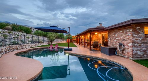 6101 Camino De Santa Valera, Tucson AZ  85718-3722 exterior