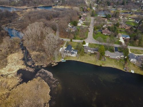 4206 Lk Frst Dr, Kalamazoo MI 49008-3309 exterior