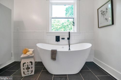 102 Ritchie Ave, Silver Spring MD  20910-5112 exterior