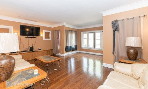 7326 Euclid Ave, Chicago, IL 60649-3130