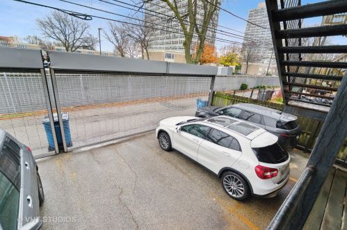 3529 King Dr, Chicago IL  60653-1109 exterior