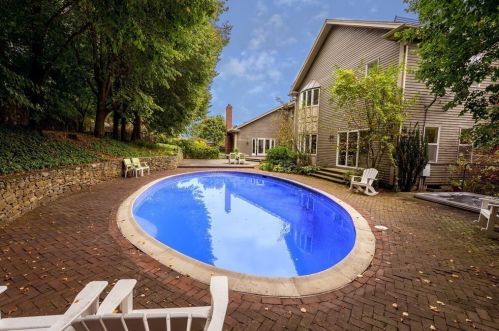 235 Warren St, Brookline MA 02445-5942 exterior