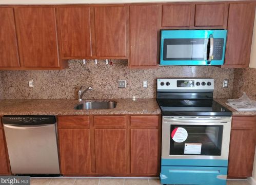 47 Hawthorne Ct, Washington DC  20017-1042 exterior