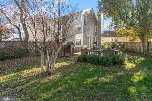 7513 Cross Gate Ln, Alexandria VA 22315-4619 exterior