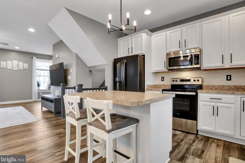 77 Overlook Dr, Hanover PA 17331-9136 exterior