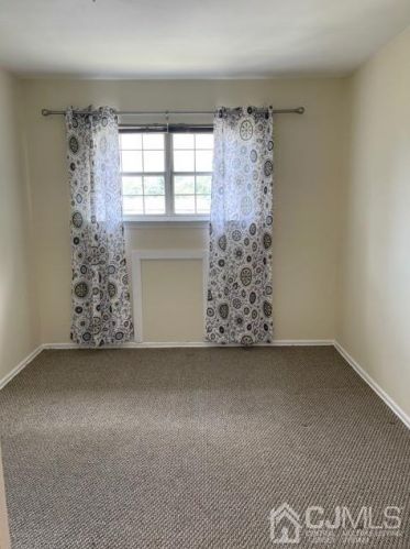 51 College Dr, Edison NJ 08817-5951 exterior