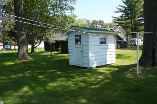 709 State St, East Tawas MI 48730-1623 exterior