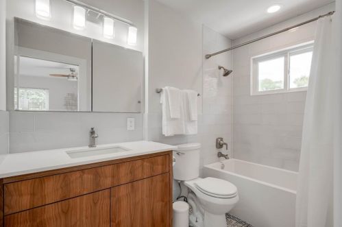 5405 Fairmont Cir, Austin TX 78745-2757 exterior