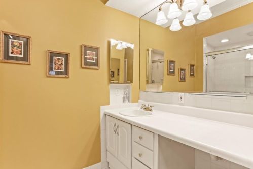 5615 Chemin De Vie, Atlanta GA 30342-2577 exterior